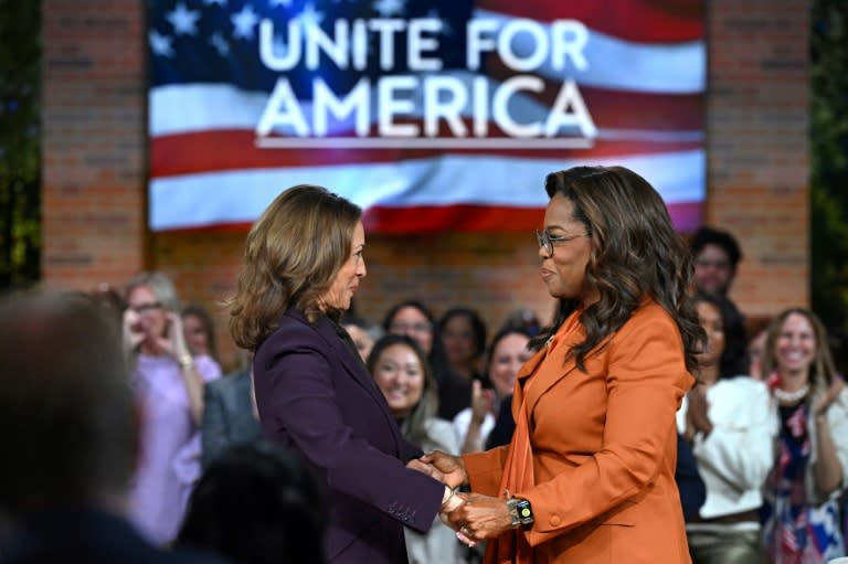 US Vice President and Democratic presidential candidate Kamala Harris (L) joins US television producer Oprah Winfrey at a 'Unite for America' live streaming rally in Farmington Hills, Michigan, on September 19, 2024 (SAUL LOEB)