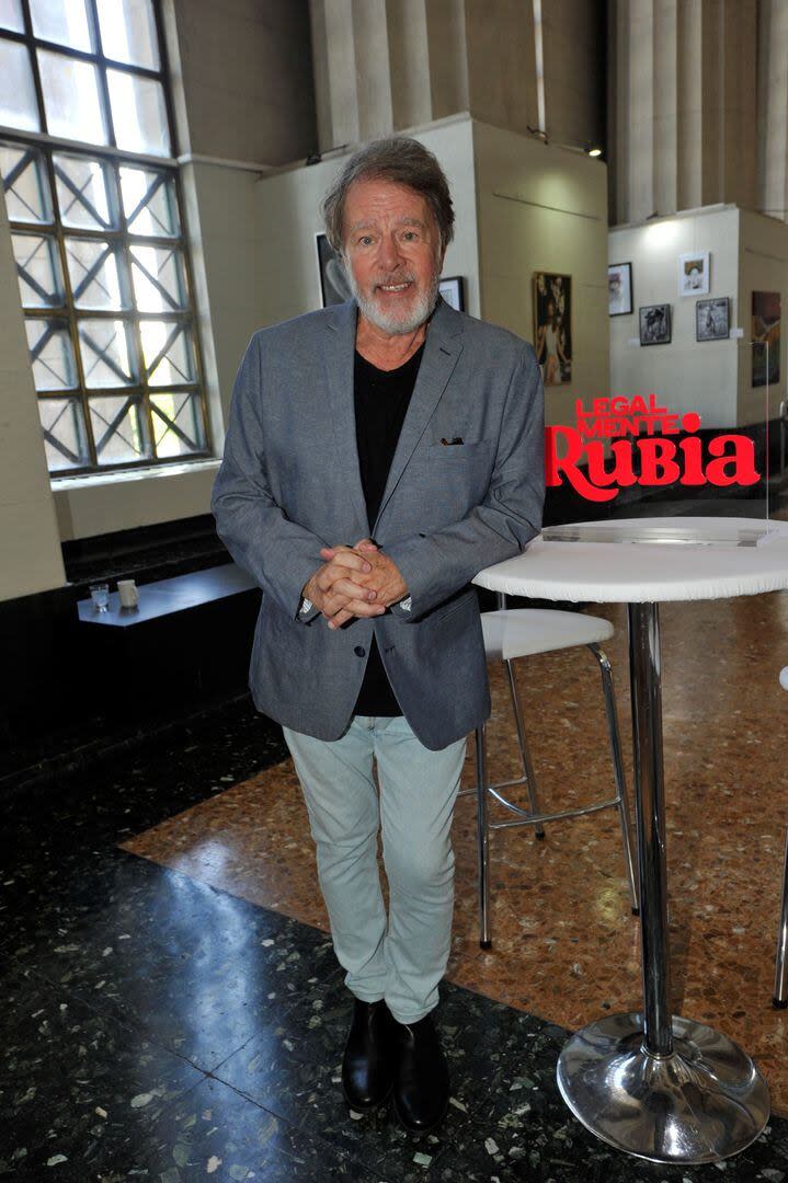 Mario Pasik se mostró muy entusiasmado con el nuevo proyecto, que una vez mas, lo tiene como antagonista. Se pondrá en la piel del profesor Callahan, interpretado en la versión de Hollywood por Victor Garber. Vestido casual, con jeans, remera oscura y un blazer de lino, dijo a LA NACION: 