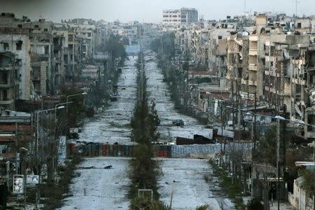 A general view shows a damaged street with sandbags used as barriers in Aleppo's Saif al-Dawla district, Syria March 6, 2015. REUTERS/Hosam Katan/File Photo