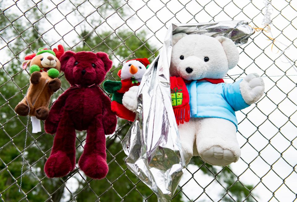 A makeshift memorial for 14-year-old Emma Cardenas near the section of East University Avenue in Des Moines where she was killed in a hit-and-run accident April 28.