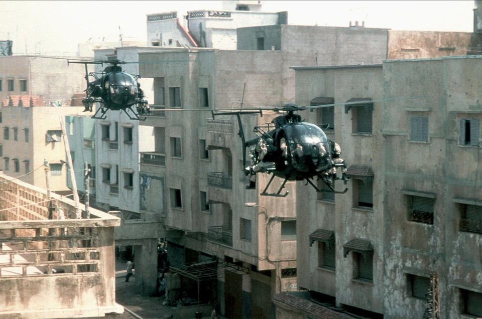U.S. Helicopters Over Mogadishu Film: Black Hawk Down (USA/UK 2001)   Director: Ridley Scott 18 December 2001   **WARNING** This Photograph is for editorial use only and is the copyright of SCOTT FREE PRODUCTIONS and/or the Photographer assigned by the Film or Production Company and can only be reproduced by publications in conjunction with the promotion of the above Film. A Mandatory Credit To SCOTT FREE PRODUCTIONS is required. The Photographer should also be credited when known. No commercial use can be granted without written authority from the Film Company.