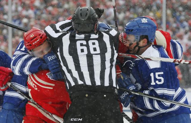 Maple Leafs beat Red Wings in shootout at snowy Winter Classic - The Globe  and Mail