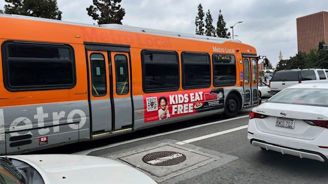 洛杉磯大都會公交捷運大巴司機3日集體「請病假（Sick-Out）」，造成當天上午將近20條線 路的大巴運營受到影響，班車時刻表嚴重延遲。（記者楊青/攝影）