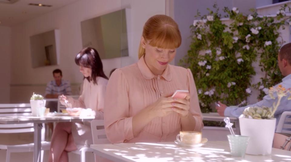 lacie pound netflix black mirror nosedive cafe cookie scene