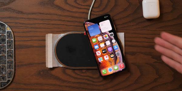 Revelan video del AirPower, el cargador inalámbrico cancelado de Apple, funcionando