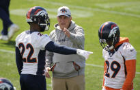 Denver Broncos head coach Vic Fangio, center, speaks with strong safety Kareem Jackson, left, and cornerback Bryce Callahan during NFL football practice at the team's headquarters Tuesday, June 1, 2021, in Englewood, Colo. (AP Photo/David Zalubowski)