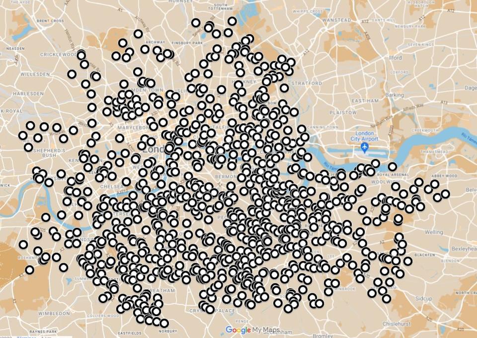 Impactos de misiles V-1 en Londres durante la Segunda Guerra Mundial recopilados manualmente por Liam P. Shaw a partir de ‘The London County Council Bomb Damage Maps 1939-1945’. Google Maps