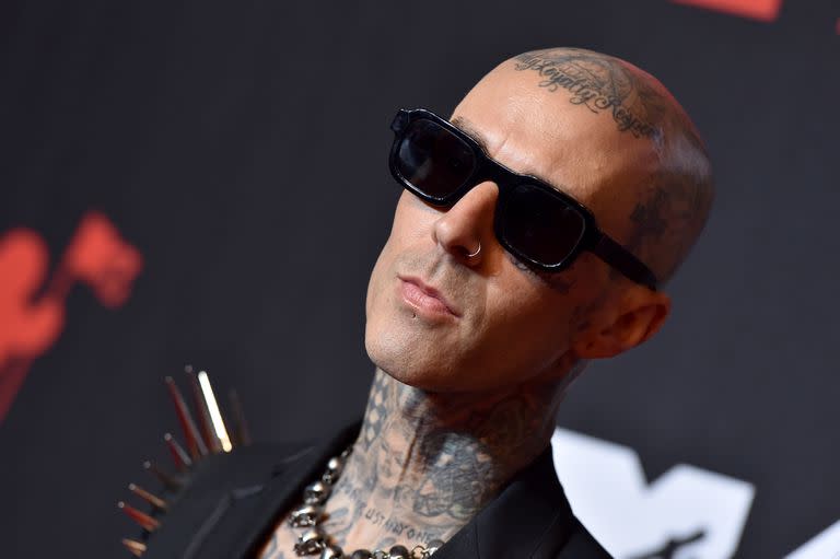 Travis Barker, de 46 años, fue hospitalizado por causas que no han sido reveladas en el día de ayer