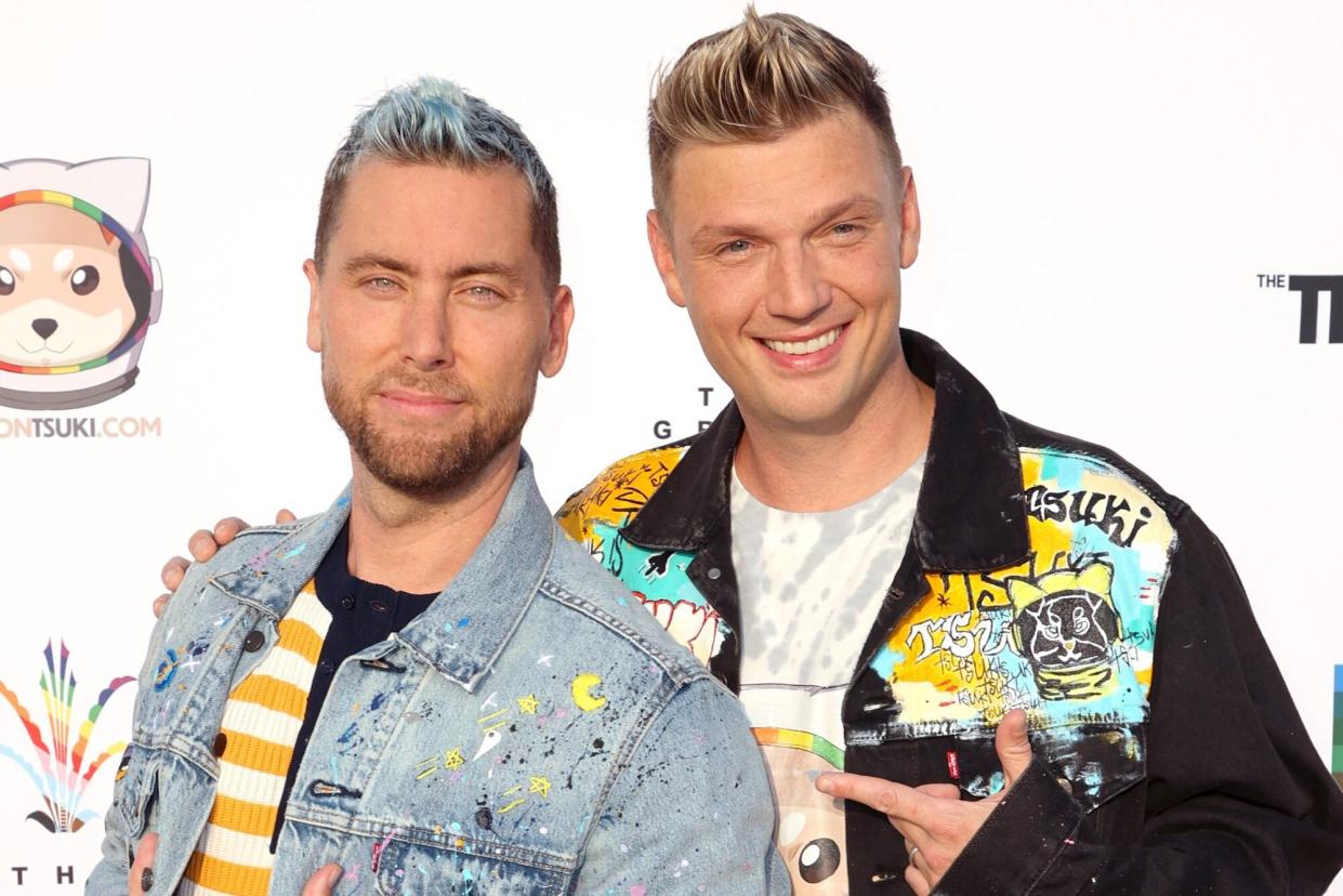 LOS ANGELES, CALIFORNIA - JUNE 18: (L-R) Lance Bass of NSYNC and Nick Carter of Backstreet Boys attend "Bingo Under The Stars" in celebration of Pride, hosted by members of NSYNC and Backstreet Boys at The Grove on June 18, 2021 in Los Angeles, California. (Photo by Kevin Winter/Getty Images)