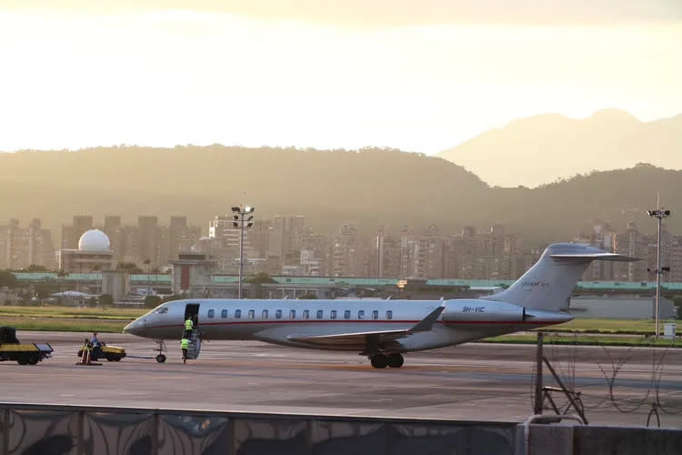黃仁勳的私人專機VistaJet「9H-VIC」（Bombardier Global 7500）。彭欣偉攝