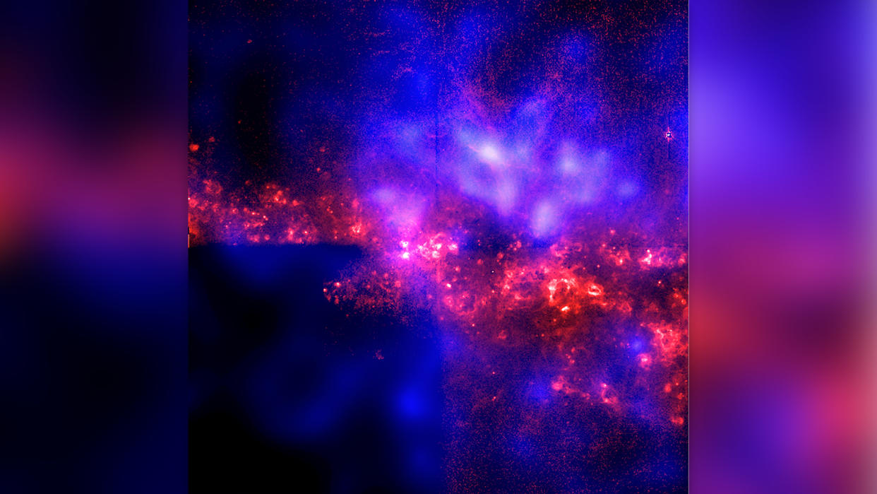  An X-ray image reveals the halo of gas at the edge of a MIlky Way-like galaxy. Such haloes are thought to be hotbeds of mysterious, invisible dark matter. 