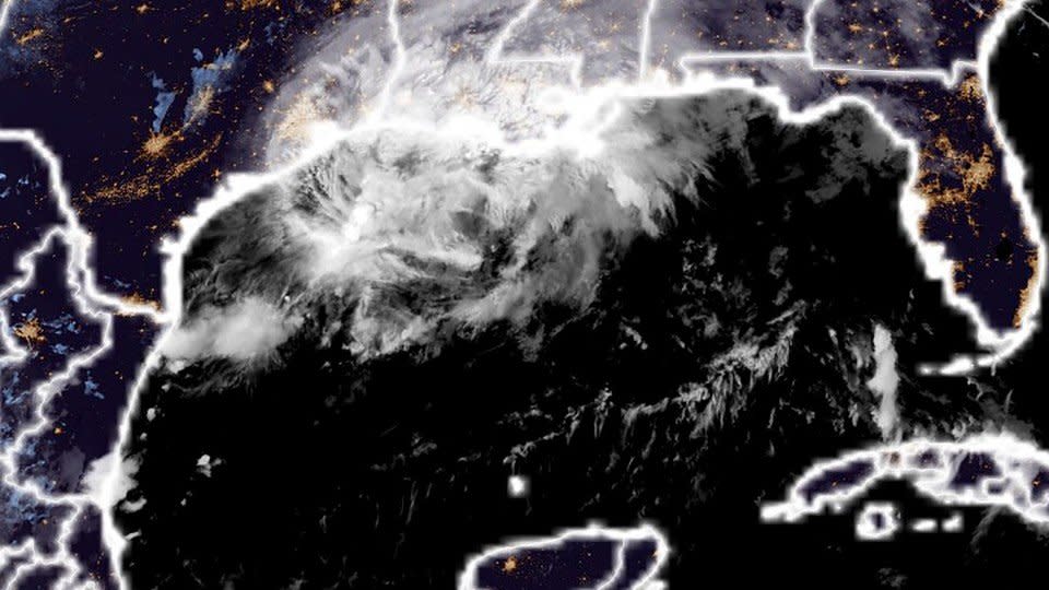 Nicholas se degrada a tormenta tropical; provoca lluvias en Tamaulipas y NL