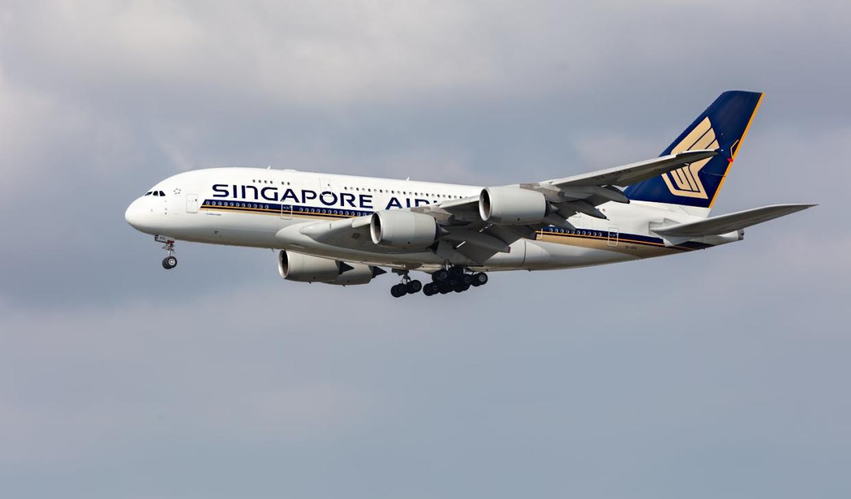 Un vuelo de Singapore Airlines ha sufrido recientemente un incidente debido a una turbulencia de aire claro. <a href="https://www.shutterstock.com/es/image-photo/london-heathrow-uk-april-2023-singapore-2290364121" rel="nofollow noopener" target="_blank" data-ylk="slk:Abdul N Quraishi - Abs / Shutterstock;elm:context_link;itc:0;sec:content-canvas" class="link ">Abdul N Quraishi - Abs / Shutterstock</a>