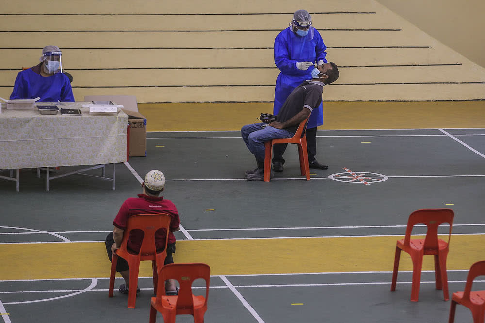 PJ Polyclinic health workers conduct a Covid-19 swab test in Petaling Jaya January 19, 2020. — Picture by Hari Anggara