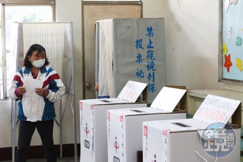 本週六就是投票日，「呱吉」邱威傑呼籲大家上街投票。（投票示意圖，本刊資料照）