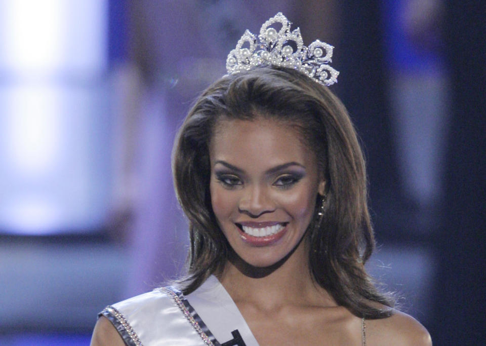 Miss Texas Crystle Stewart poses after being crowned Miss USA during the Miss USA 2008 pageant at the Planet Hollywood hotel and casino in Las Vegas, Nevada April 11, 2008. The show, hosted by brother and sister duo Donnie and Marie Osmond, was broadcasted live on NBC. REUTERS/Steve Marcus (UNITED STATES).  FOR EDITORIAL USE ONLY. NOT FOR SALE FOR MARKETING OR ADVERTISING CAMPAIGNS.