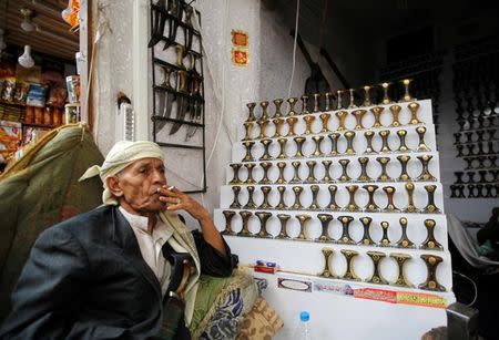 Ahmed Hizam al-Soudi, 75, who sells traditional Yemeni curved daggers called jambiyas, poses for a photograph in Sanaa, Yemen, April 21, 2016. REUTERS/Mohamed al-Sayaghi