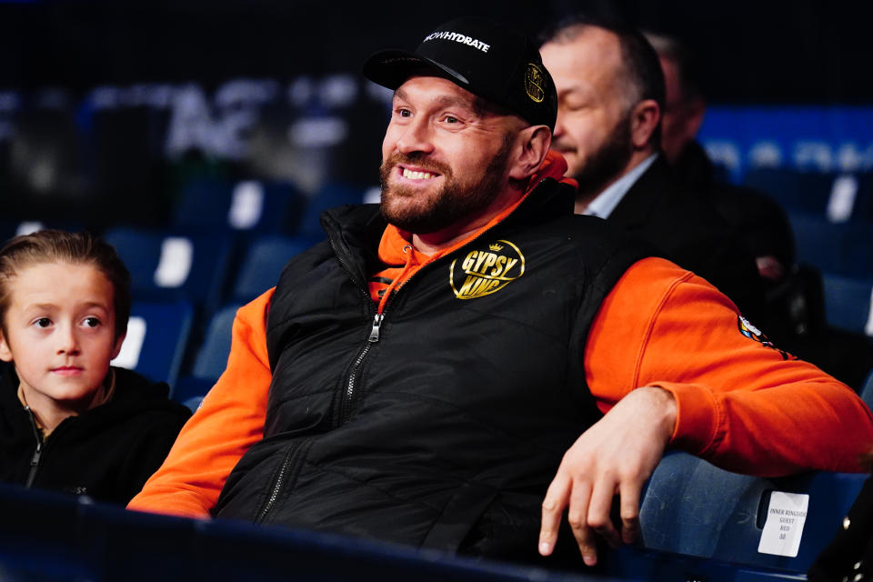 El boxeador Tyson Fury viendo la pelea de cartelera entre Joshua Frankham y Joe Hardy en el OVO Arena Wembley, Londres. Fecha de la foto: sábado 28 de enero de 2023. (Foto de Zac Goodwin/PA Images vía Getty Images)