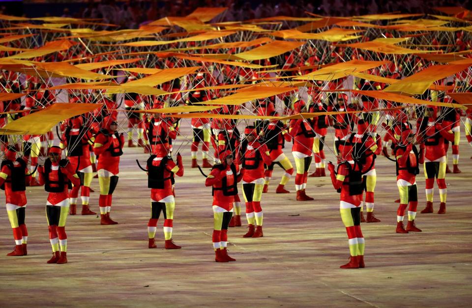 <p>Dancers perform at the ‘Art of the People’ segment during the Closing Ceremony on Day 16 of the Rio 2016 Olympic Games at Maracana Stadium on August 21, 2016 in Rio de Janeiro, Brazil. (Photo by Patrick Smith/Getty Images) </p>