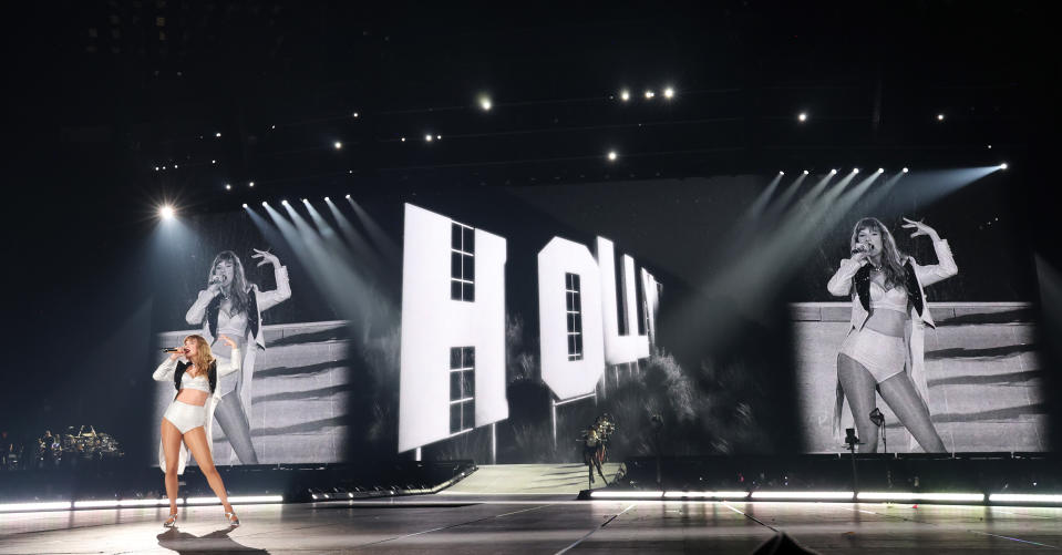 PARIS, FRANCE - MAY 12: (EDITORIAL USE ONLY. NO BOOK COVERS.) Taylor Swift performs onstage during night four of 