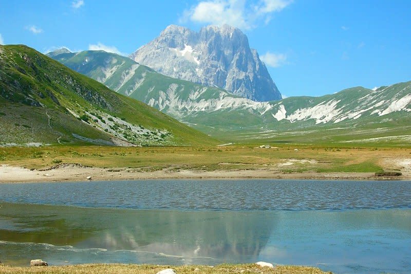 義大中部的大沙索山（Gran Sasso d'Italia）（w:nl:Gebruiker:Idéfix@Wikipedia / CC BY-SA 3.0）