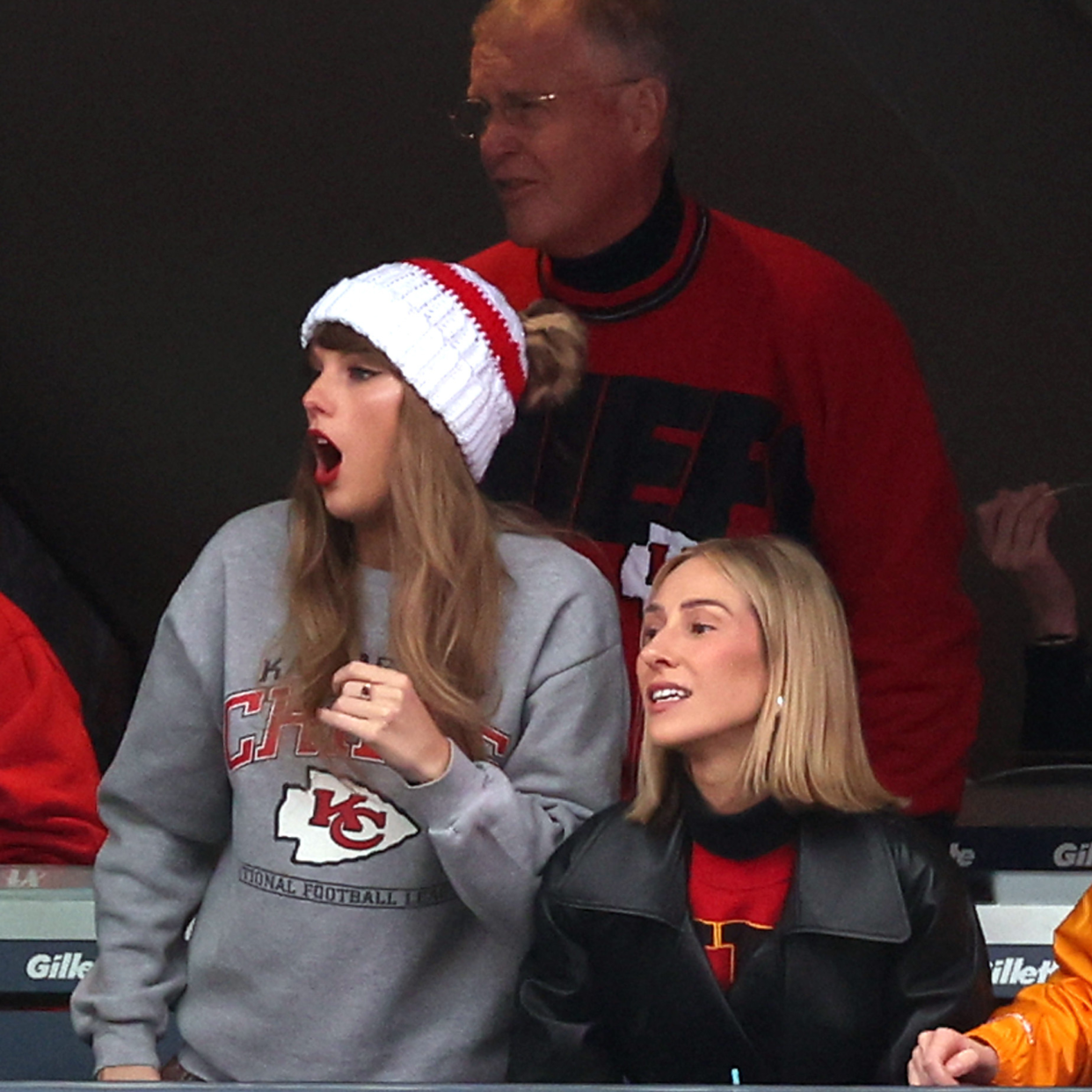  Taylor Swift, Scott Kingsley Swift, Ashley Avignone, Brittany Mahomes, and Alana Haim cheer while watching the Kansas City Chiefs play the New England Patriots. 