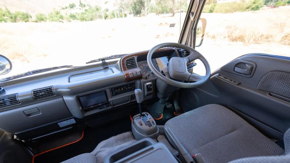 1996 isuzu elf camper interior dash