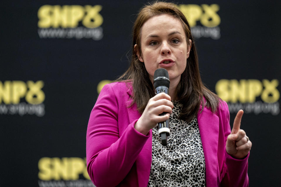 D’abord pressentie pour prendre la tête du SNP en 2020, Kate Forbes pourrait finalement devenir à 32 ans l’une des plus jeunes dirigeantes politiques au monde, après le départ de Nicola Sturgeon. 
