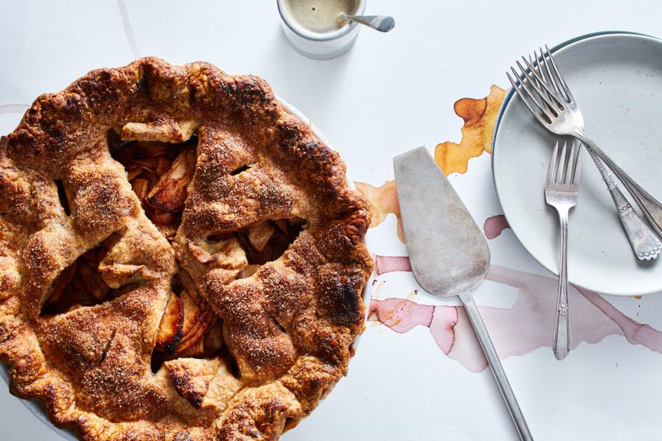 <h1 class="title">bas-best-deep-dish-apple-cider-pie</h1><cite class="credit">Gentl & Hyers</cite>