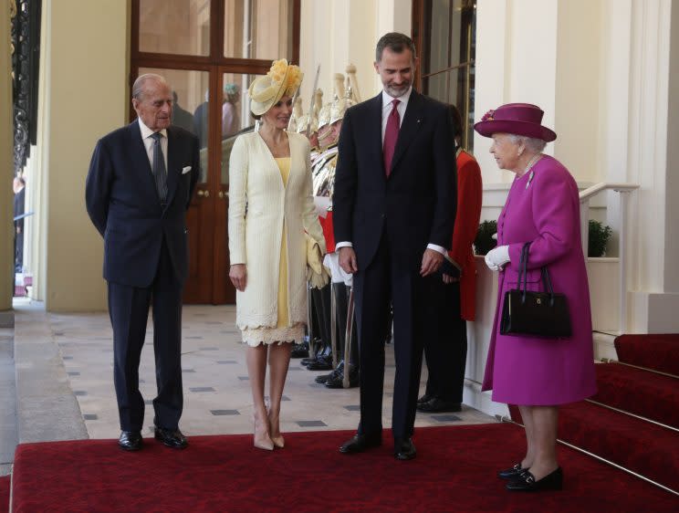 Letizia and Felipe meet the queen. (Photo: PA)