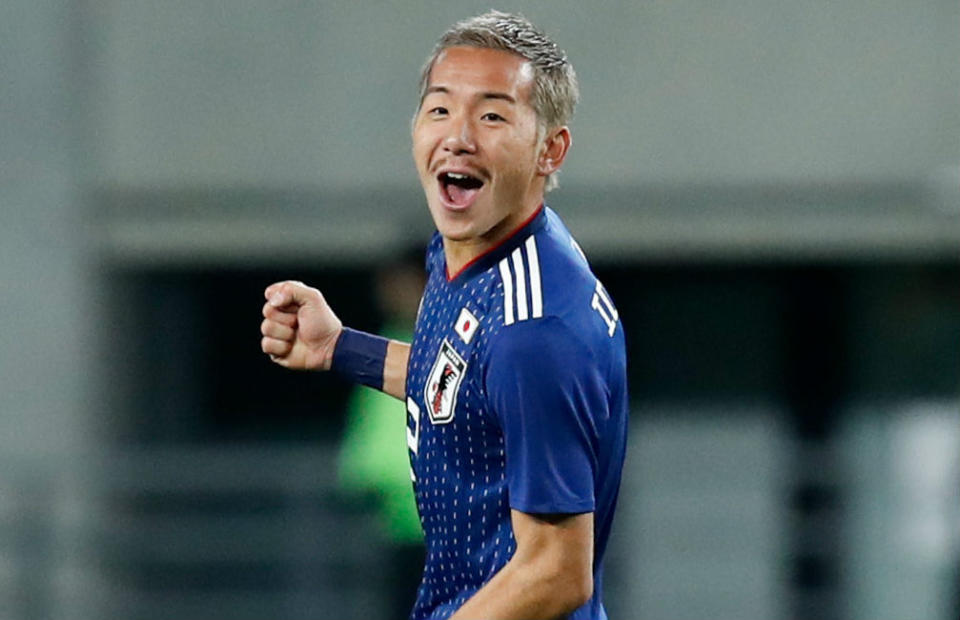 Yosuke Ideguchi and two of his national team compatriots embarrassed 100 kids in soccer. (Getty)