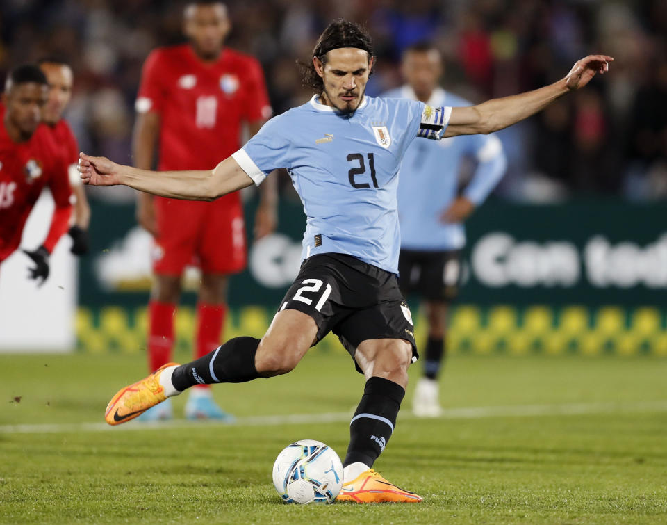 FILE - Uruguay's Edinson Cavani (21) kicks a penalty shot and scores during a friendly soccer match against Panama at Centenario Stadium in Montevideo, Uruguay, June 11, 2022. Cavani retired from international soccer on Thursday, May 30, 2024, three weeks before the start of the Copa America. (AP Photo/Matilde Campodonico, File)