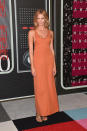 <p>Karlie Kloss was all glamazon in an orange Louis Vuitton dress from the house’s Resort 2016 collection. (Photo: Getty Images)</p>