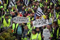 <p>De nombreuses mobilisations étaient également prévues en région. Entre 2 000 et 3 000 gilets jaunes étaient en effet attendus à Rennes, où devait se dérouler une manifestation interrégionale non déclarée. Clermont-Ferrand s’annonçait aussi comme un autre point chaud potentiel. La préfecture du Puy-de-Dôme a en effet annoncé jeudi redouter « <em>des débordements liés à la présence d’individus ayant l’intention de se livrer à des dégradations ou de se confronter aux forces de police</em> ».<br>(Crédit : Getty Images) </p>