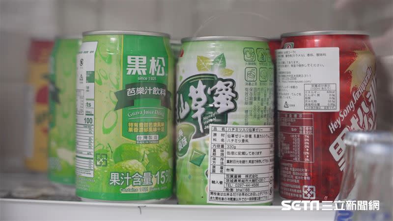 店裏頭可以看到許多熟悉的「臺灣味」，不論是飲料還是餐點的調味料等，因為蕭培鈞覺得，「正宗的臺灣味就是要用臺灣的東西」。（圖／記者林宥村攝）