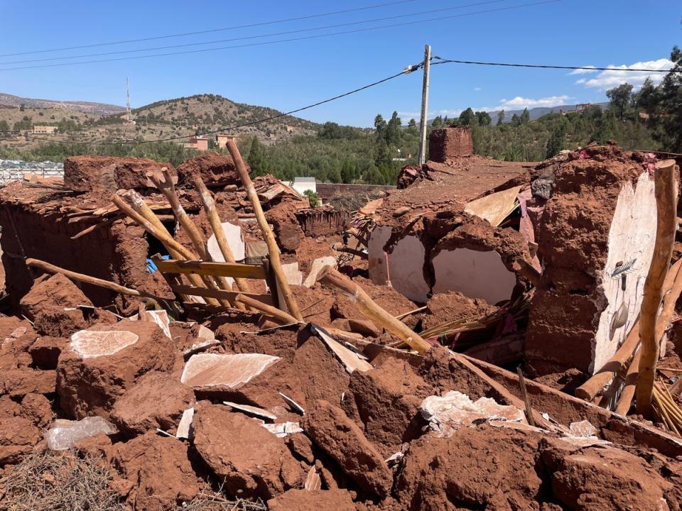 Many traditional clay houses didn’t survive the quake (Alice Morrison)