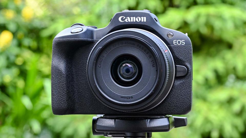 Front view of Canon EOS R100