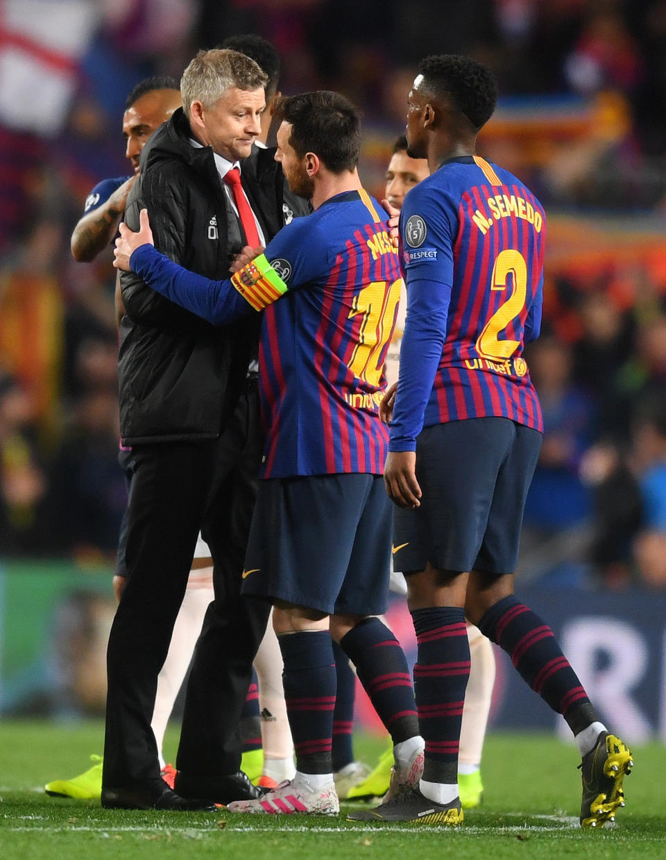 BARCELONA, SPAIN - APRIL 16: Ole Gunnar Solskjaer, Manager of Manchester United embraces Lionel Messi of Barcelona after the UEFA Champions League Quarter Final second leg match between FC Barcelona and Manchester United at Camp Nou on April 16, 2019 in Barcelona, Spain. (Photo by Michael Regan/Getty Images)