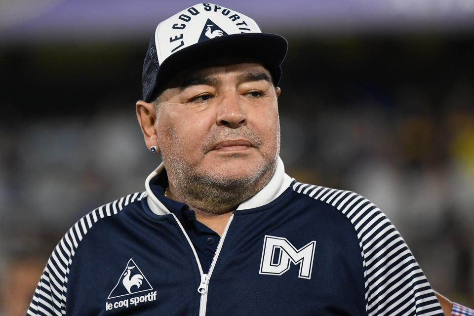 Diego Armando Maradona (C) Head Coach of Gimnasia y Esgrima looks on prior to a match between Boca Juniors and Gimnasia y Esgrima La Plata as part of Superliga 2019/20 at Alberto J. Armando Stadium on March 7, 2020 in Buenos Aires, Argentina.