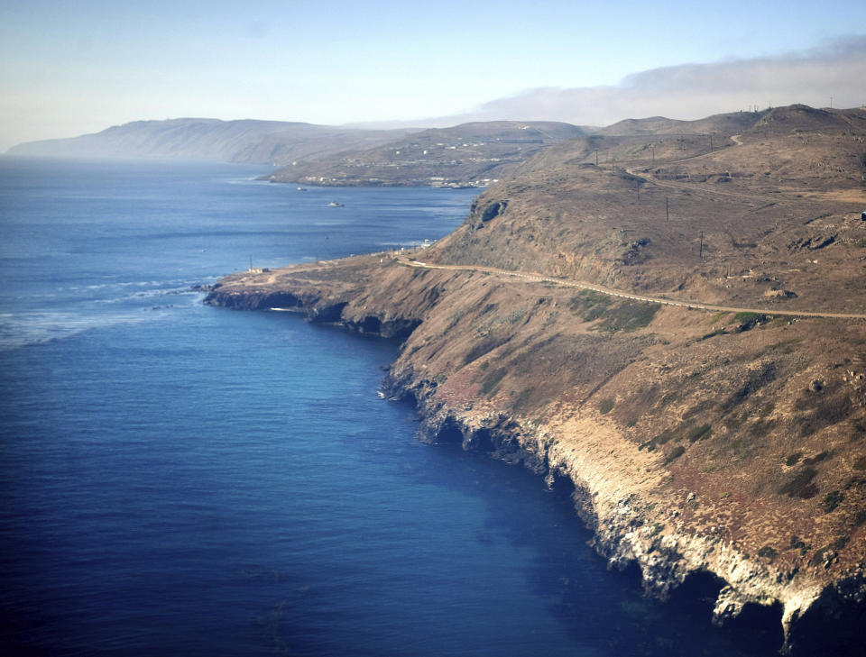 En esta fotografía del 16 de julio de 2013 se ve la costa y el océano Pacífico desde un avión con dirección a la isla San Clemente, en San Diego. (Mindy Schauer/The Orange County Register vía AP)