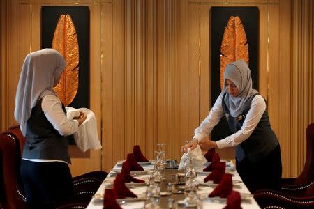 Muslim employees arrange a table at the Al Meroz hotel in Bangkok, Thailand, August 29, 2016. REUTERS/Chaiwat Subprasom