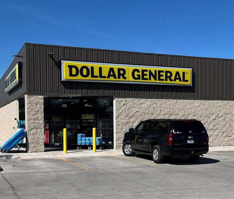 A shareholder lawsuit seeks to reorganize Dollar General's leadership and order repayment of millions of dollars in executives' salaries and bonuses.