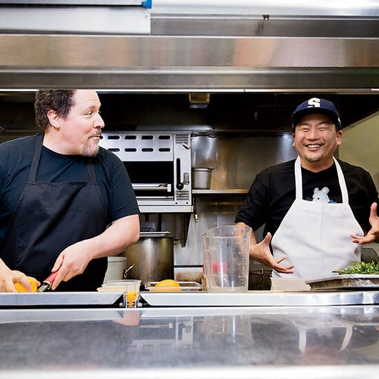 original-201405-HD-jon-favreau-roy-choi-chef-movie-kitchen.jpg