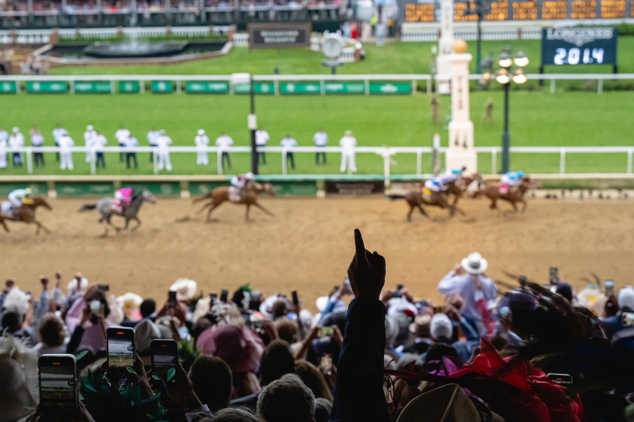 Flightline, un caballo invicto en seis carreras y ganador de 4,5 millones de dólares en premios, durante un descanso en Lane’s End Farm en Versailles, Kentucky, el 13 de abril de 2023. (Luke Sharrett/The New York Times).