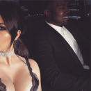Kim ha demostrado haber adoptado la tendencia de las gargantillas en otras ocasiones como cuando asistió a una boda en Miami y lució una de diamantes.