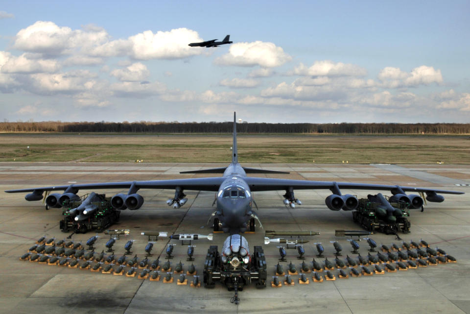 B 52H_static_display_arms_06