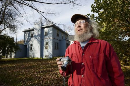 Michael Czarnecki, a poet from Kanona, New York, visits the childhood home of Bob Dylan, winner of the 2016 Nobel Prize for Literature, in Dylan's hometown of Hibbing, Minnesota, U.S., October 13, 2016. REUTERS/Jack Rendulich