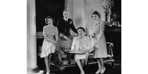 <p>During their royal visit to South Africa, King George VI, Queen Elizabeth, Princesses Margaret Rose, and Elizabeth took a few moments to pose for a family photo. </p>
