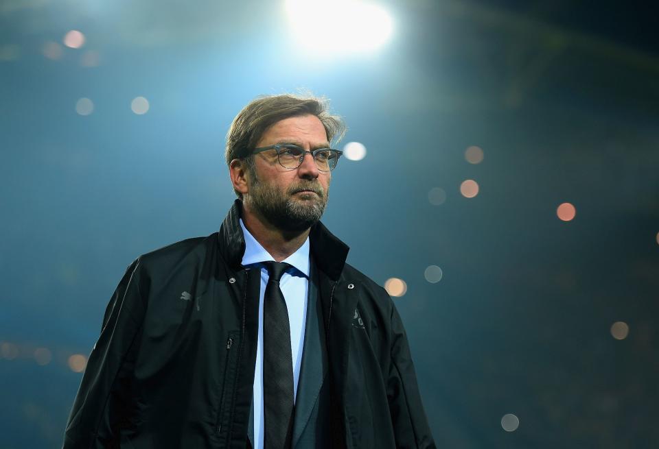 Ganz freiwillig ohne Arbeit als Fußball-Lehrer ist hingegen Jürgen Klopp. Er legt derzeit ein Sabbat-Jahr ein. Selbst vermeintliche Rufe aus Liverpool konnten den ehemaligen Dortmund-Trainer nicht von einem vorzeitigen Abbruch seiner Pause überzeugen.