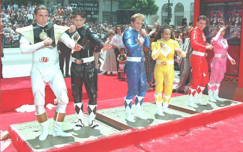 The Mighty Morphin Power Rangers, de izq a der.: Jason Frank, Johnny Yong Bosch, David Yost, Karan Ashley, Steve Cardenas y Amy Jo Johnson. (MIKE NELSON/AFP via Getty Images)